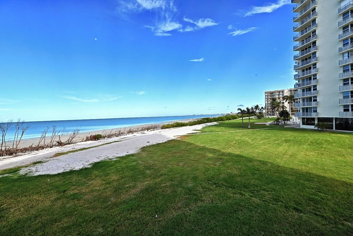 Beachfront view of the shoreline near Beachfront Haven, Fort Myers Beach